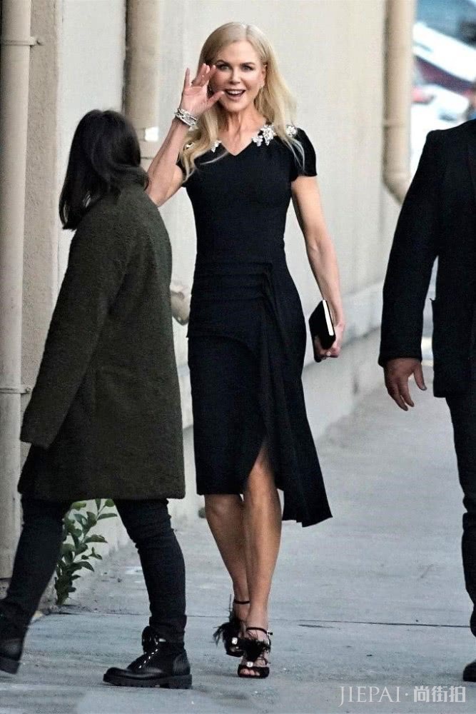 “海王妈”妮可基德曼美了一辈子,50多岁街头开撩,美了一辈子